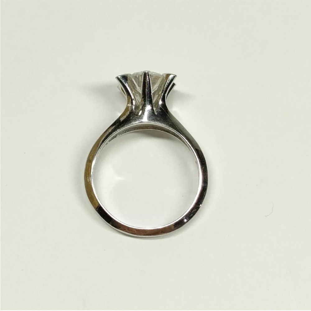 DIAMOND PLATINUM RING / Size 7 - Picture 10 of 11